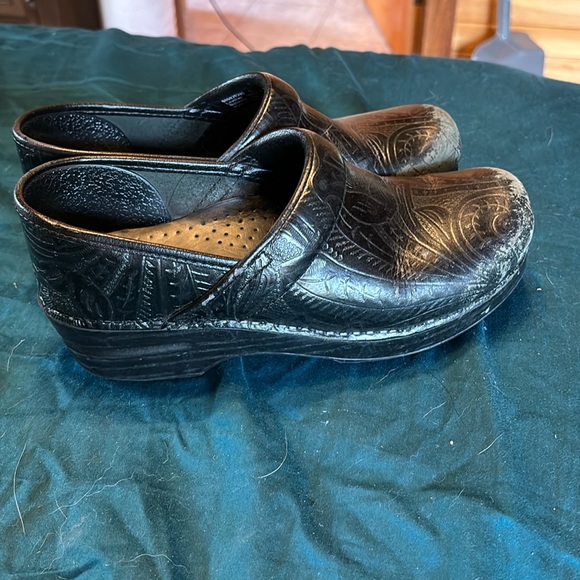 Dansko size 38 black pattern clogs. - Picture 1 of 6